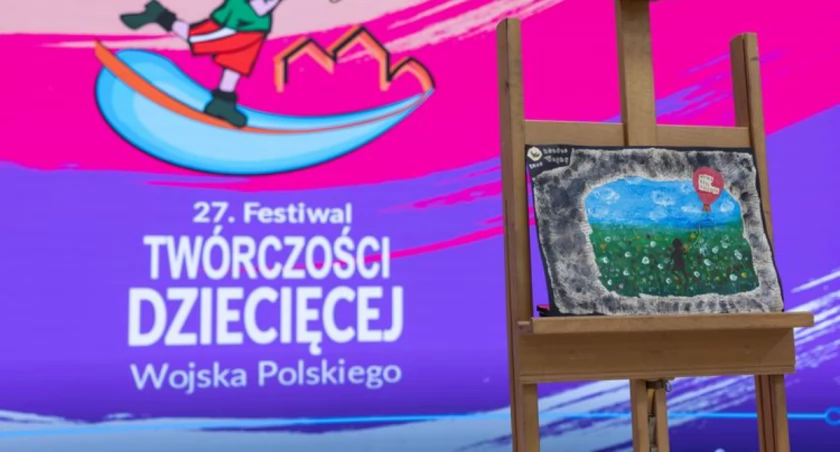 Żywa lekcja historii w wykonaniu młodych artystów. Bydgoszcz gości 27. edycję wojskowego festiwalu