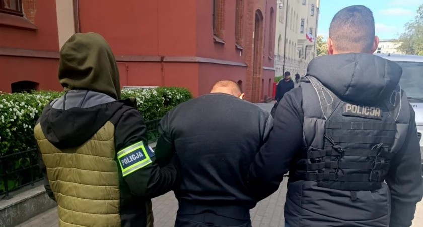 Brutalny atak w Solcu Kujawskim. 24-latek dźgnął znajomego i jego matkę