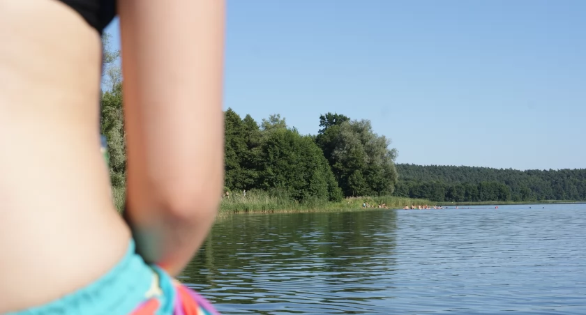 Bydgoszcz: sprawdź jakość wody zanim wejdziesz do jeziora. Serwis kąpieliskowy już działa