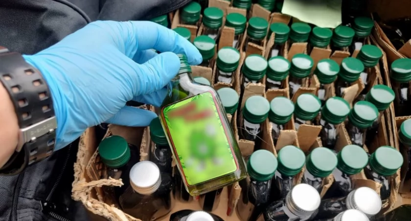 Działka w powiecie żnińskim: policjanci z Bydgoszczy odkryli mobilne laboratorium narkotyków