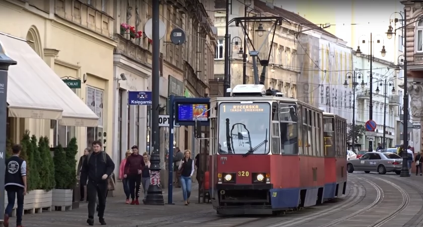 Bydgoszcz: wielki remont Gdańskiej. Zmiany tras i nerwy pasażerów