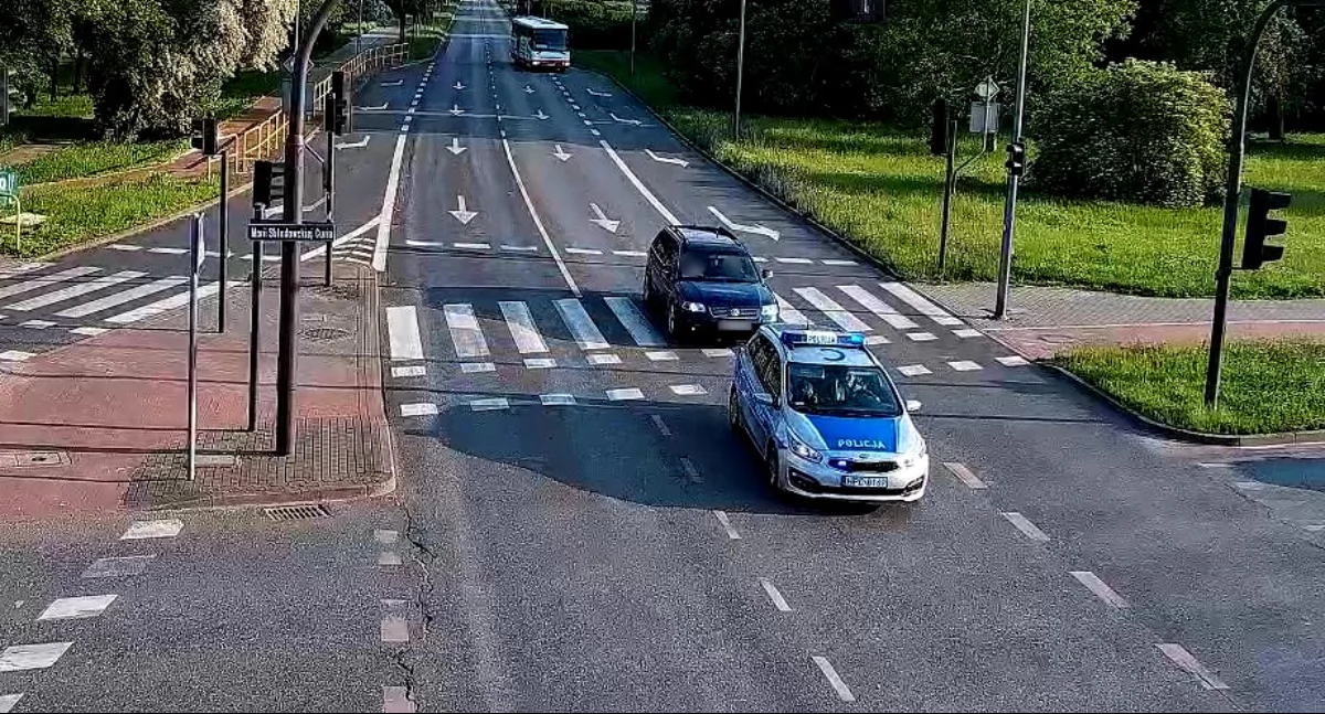 Eskorta policyjna do szpitala. Bydgoscy policjanci pomogli ojcu z rannym dzieckiem