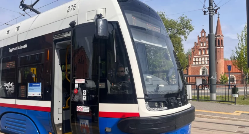 Bydgoszcz: kwadrat w rozkładzie jazdy oznacza tramwaj wysokopodłogowy – pasażerowie muszą się przyzwyczaić