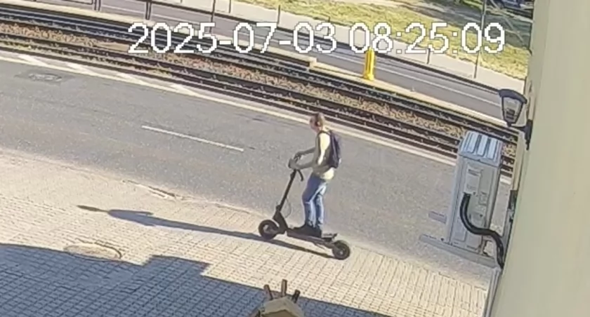 Rozpoznajesz go? Policja publikuje wizerunek mężczyzny po potrąceniu seniora w Bydgoszczy