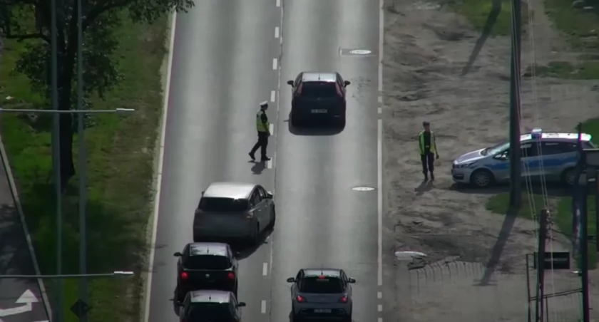 Policyjny dron i akcja Bezpieczny Pieszy w powiecie bydgoskim – czy zmienia nawyki?