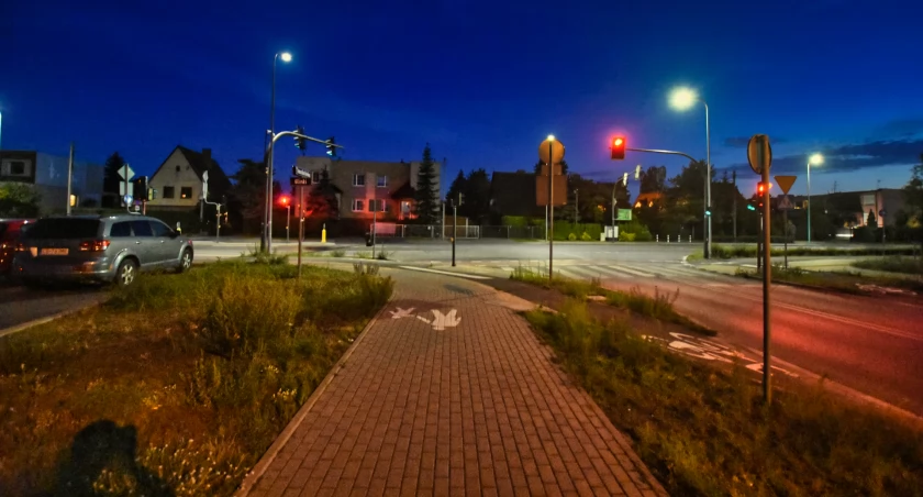 Bydgoszcz doświetla ponad 40 „zebr”. Tu kierowcy zobaczą pieszych wcześniej — ruszyły roboty podziemne