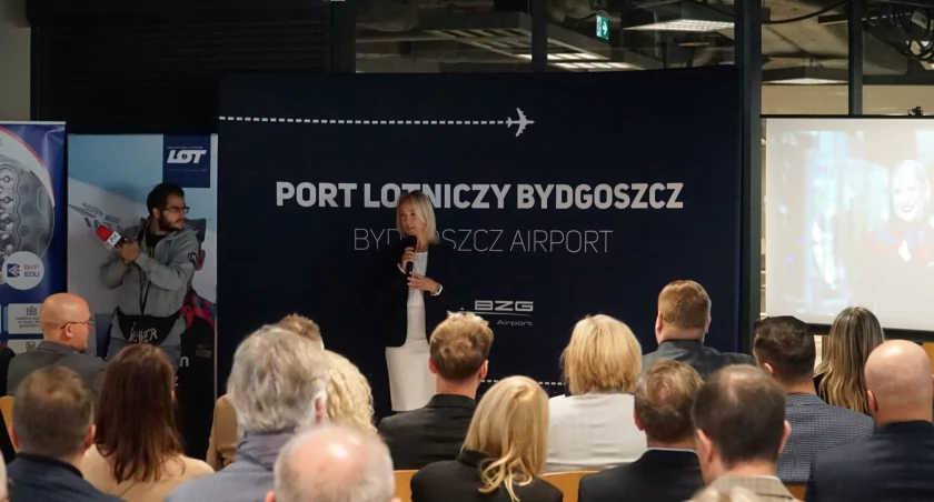 Biznes przy kawie na lotnisku: od 26 października LOT przyspiesza dojazd z Bydgoszczy do Warszawy