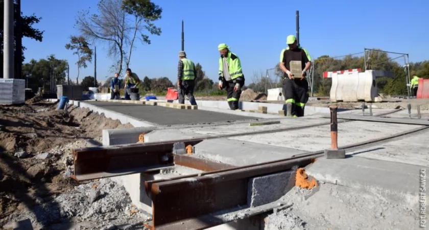 Rozjazdy nakładkowe utrzymują ruch na Toruńskiej