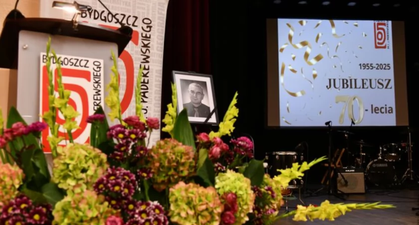 70 lat V LO na Kapuściskach. Medal prezydenta i pamięć dyrektora