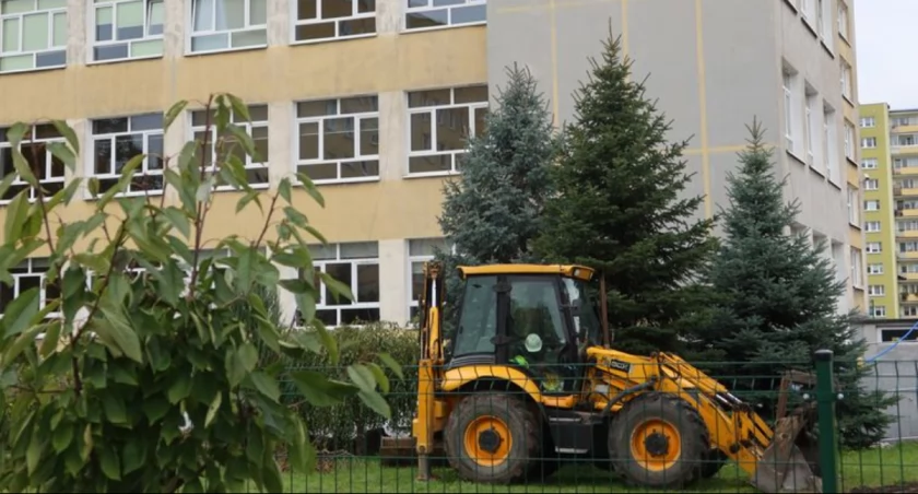 SP56 na Wzgórzu Wolności: termomodernizacja i panele słoneczne