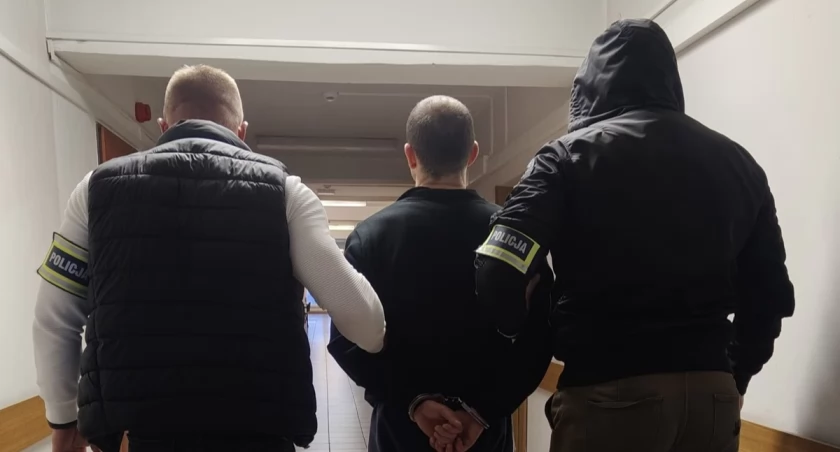 Włocławek: 38-latek ścigany 5 listami w rękach policji