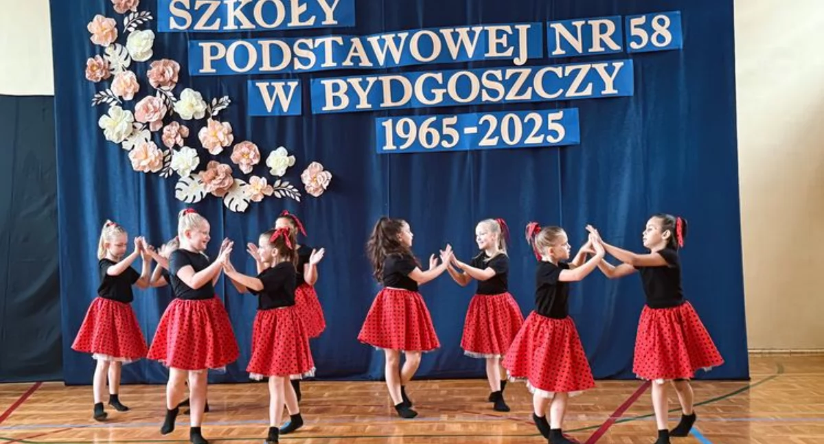 SP 58 ma 60 lat. Święto przy Gdańskiej 53A