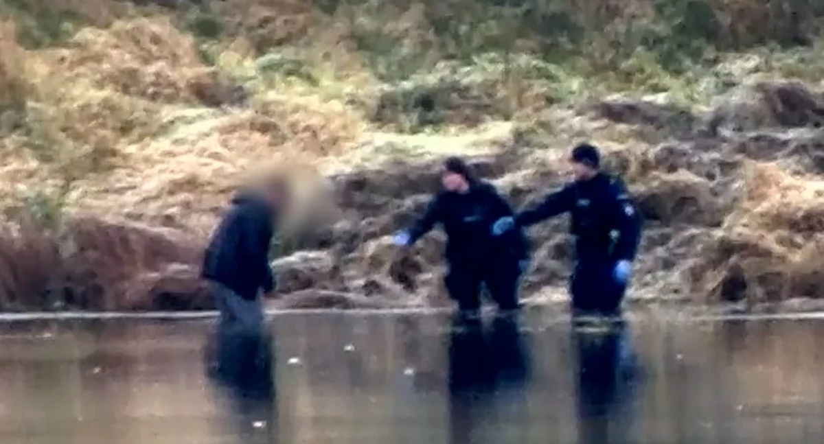 Fordon. Policjanci przy Moście Fordońskim uratowali 35‑latka