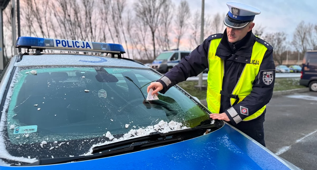 Zanim chwyci mróz. Policja w Bydgoszczy: przygotuj auto