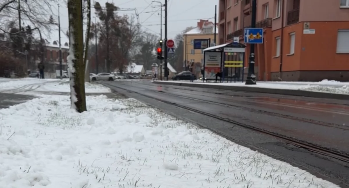 Zima utrudnia jazdę w powiecie bydgoskim. Policja apeluje