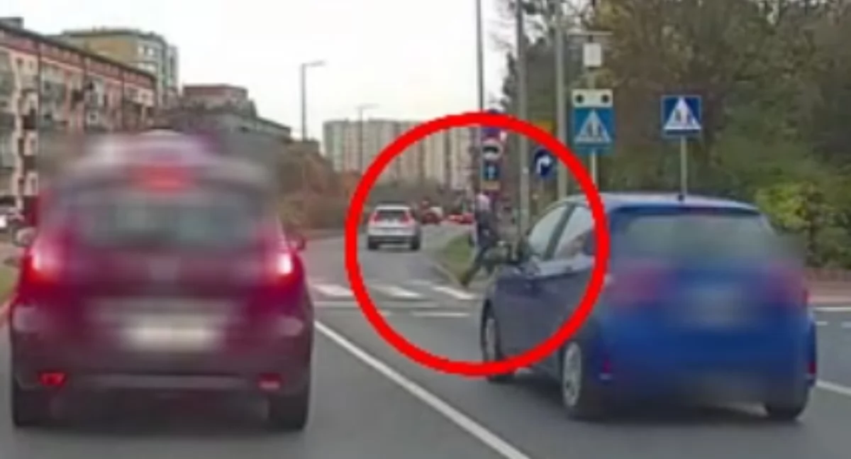 Toyota na pasach na Wyszyńskiego. Policja: STOP agresji