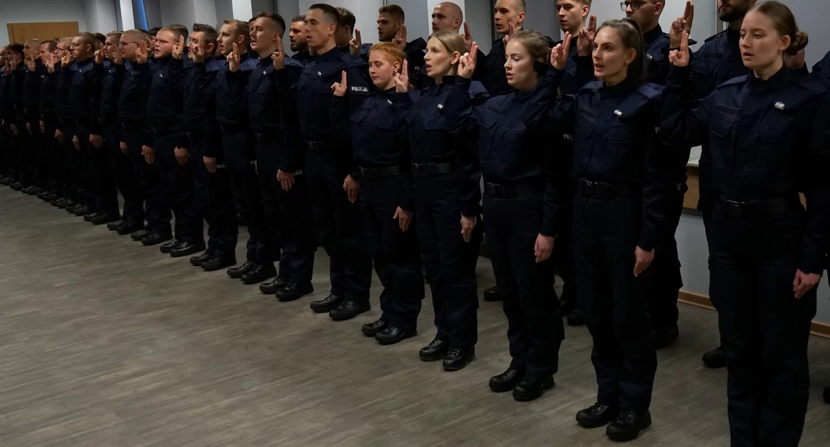 Bydgoszcz: ślubowanie 50 nowych policjantów garnizonu