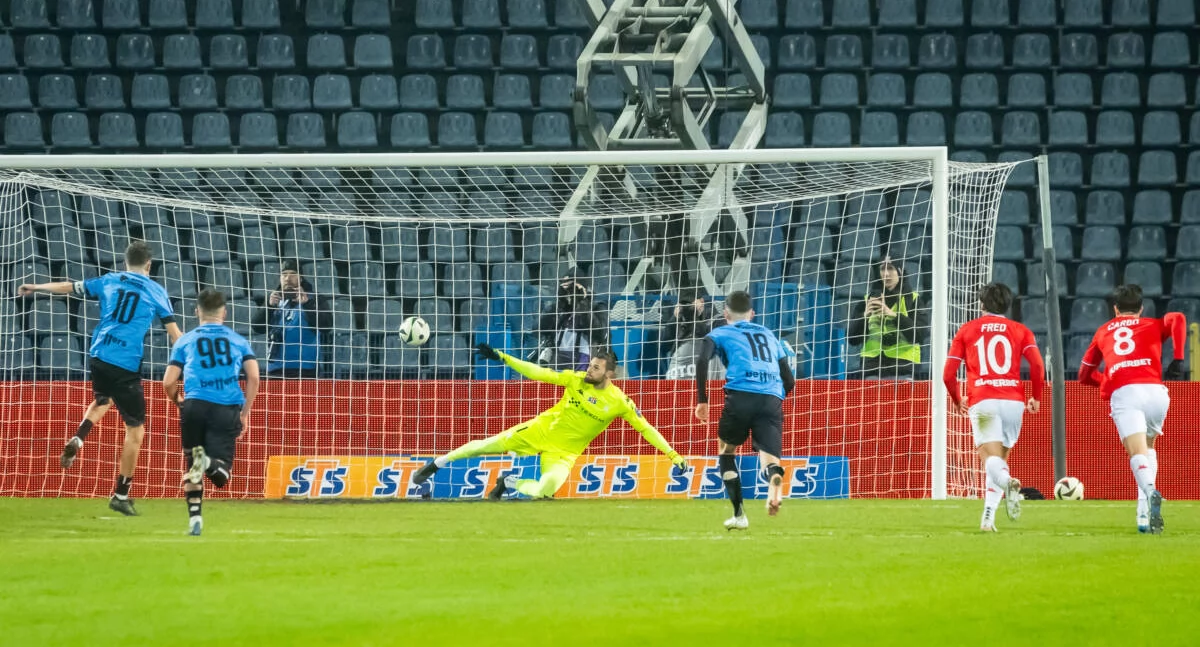 Gdańska oszalała: Zawisza rozbija Wisłę 4:1 w Pucharze