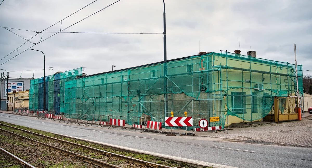 Jagiellońska 92 odświeżona. Dawna fabryka zyska nową elewację