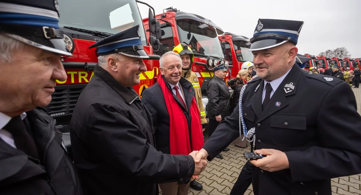 Bezpieczne Kujawy i Pomorze. 19 OSP odebrało nowe wozy