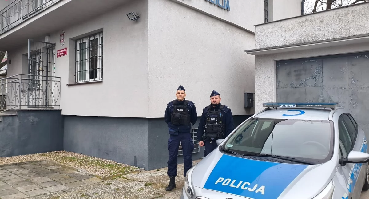 Pożar w Florianowie. Policjanci i świadkowie ewakuowali rodzinę