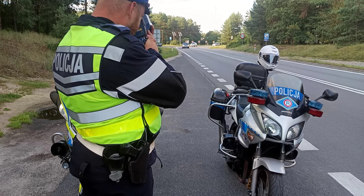 Kierowca maserati w Suchatówce: wykroczenie i zarzut przestępstwa