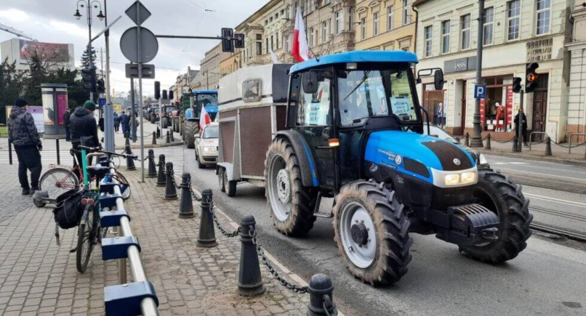 Protest rolników w Bydgoszczy: zgromadzenie przed urzędem