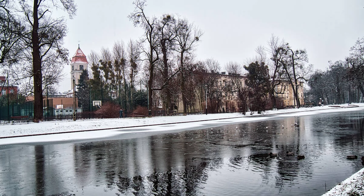 Ratunek na Kanale Bydgoskim: dwie 9-latki wyciągnięte z lodu