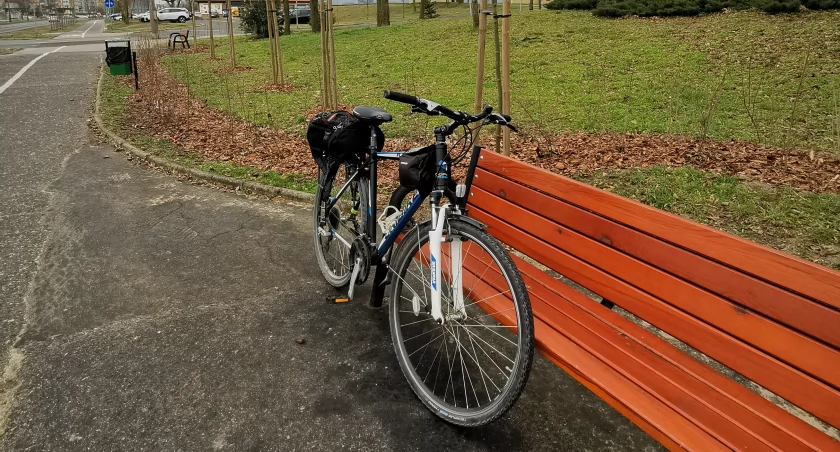 Droga rowerowa na ul. Kieleckiej: 530 m i nowe światło na przejściach