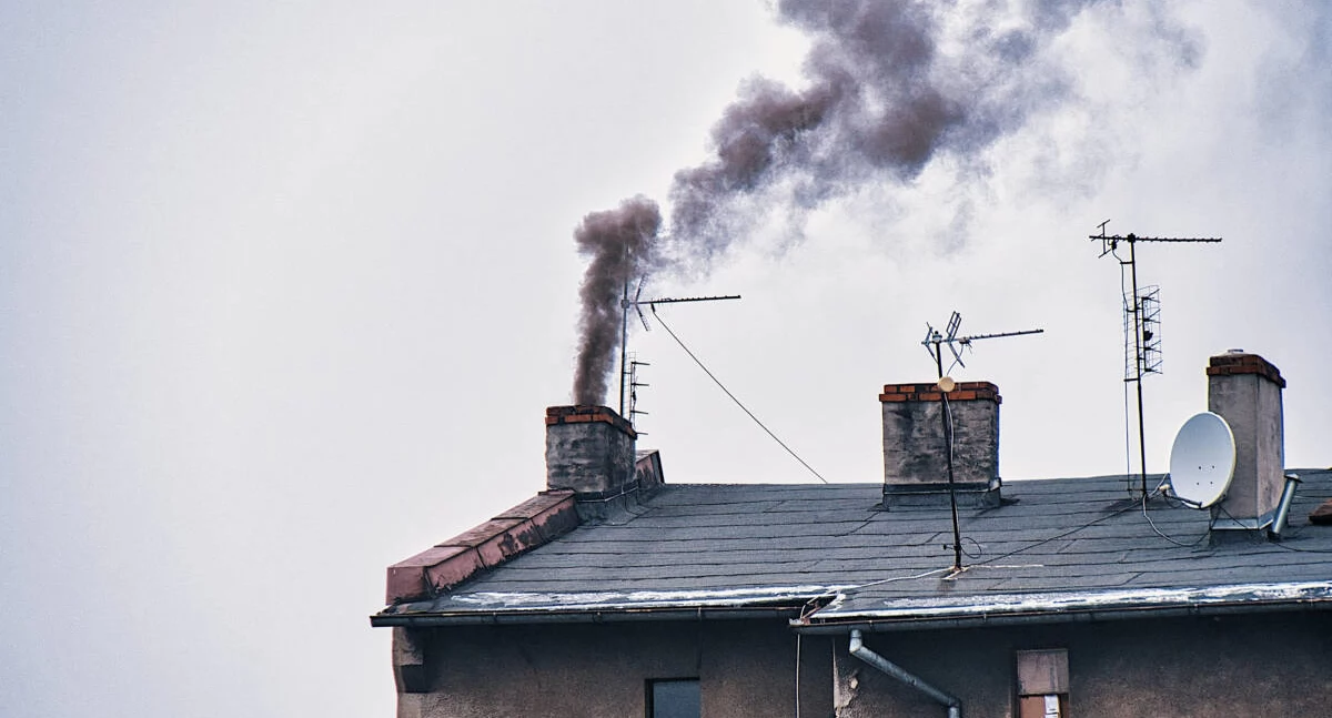 Smog w Bydgoszczy: alert RCB i zalecenie, by zostać w domu