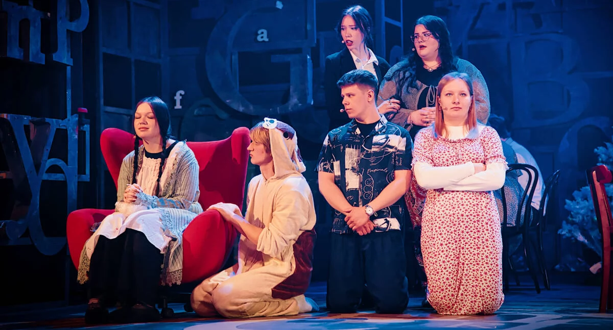 Pustostan w Teatrze Kameralnym. Dyplom XV LO bez taryfy ulgowej