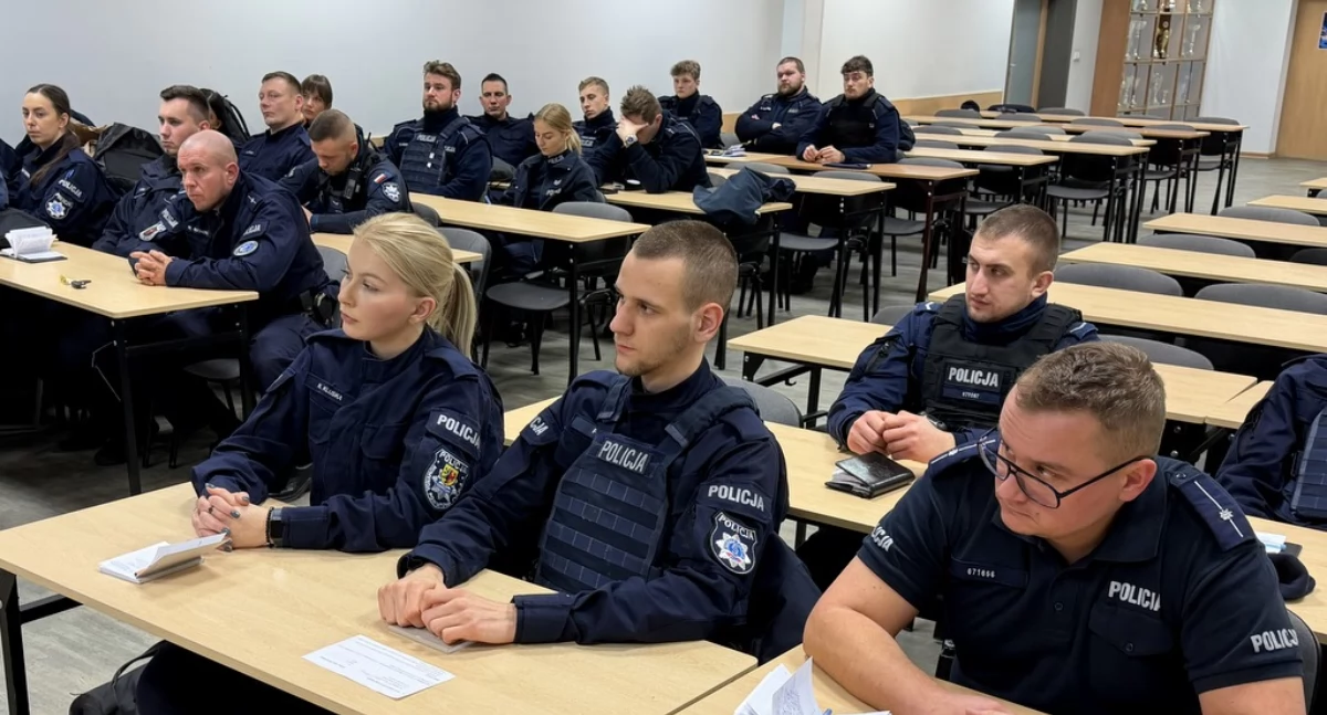Kursanci ze Szkoły Policji w Pile w patrolach w Bydgoszczy