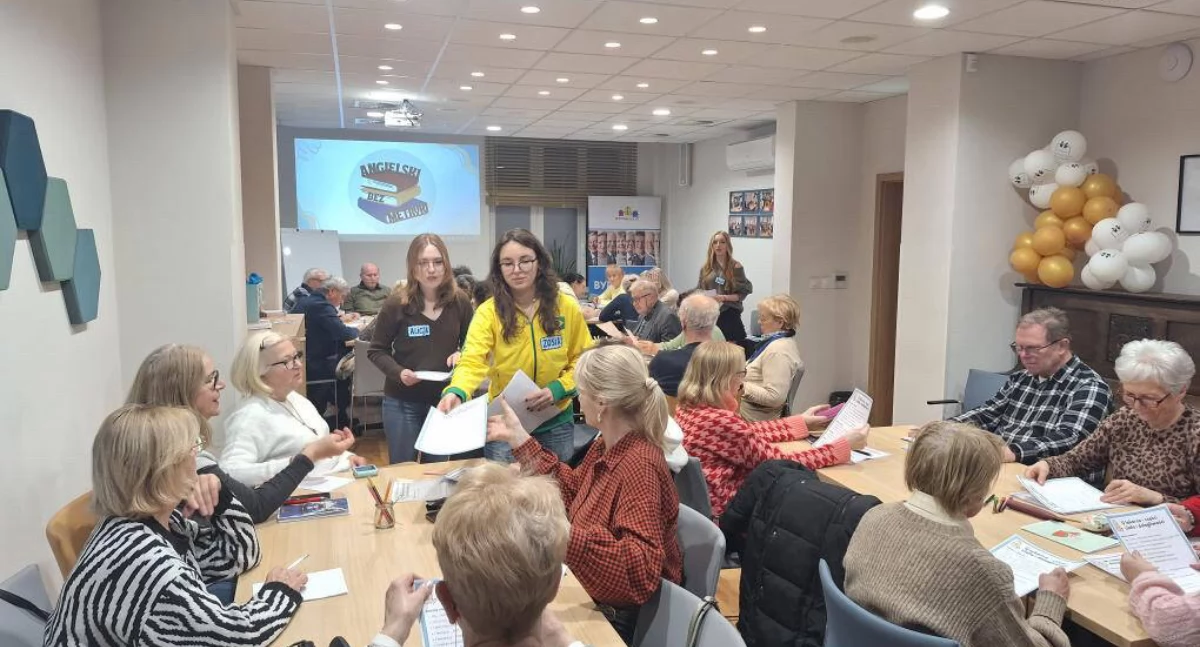 Angielski bez metryki w Bydgoszczy. Młodzi uczą seniorów