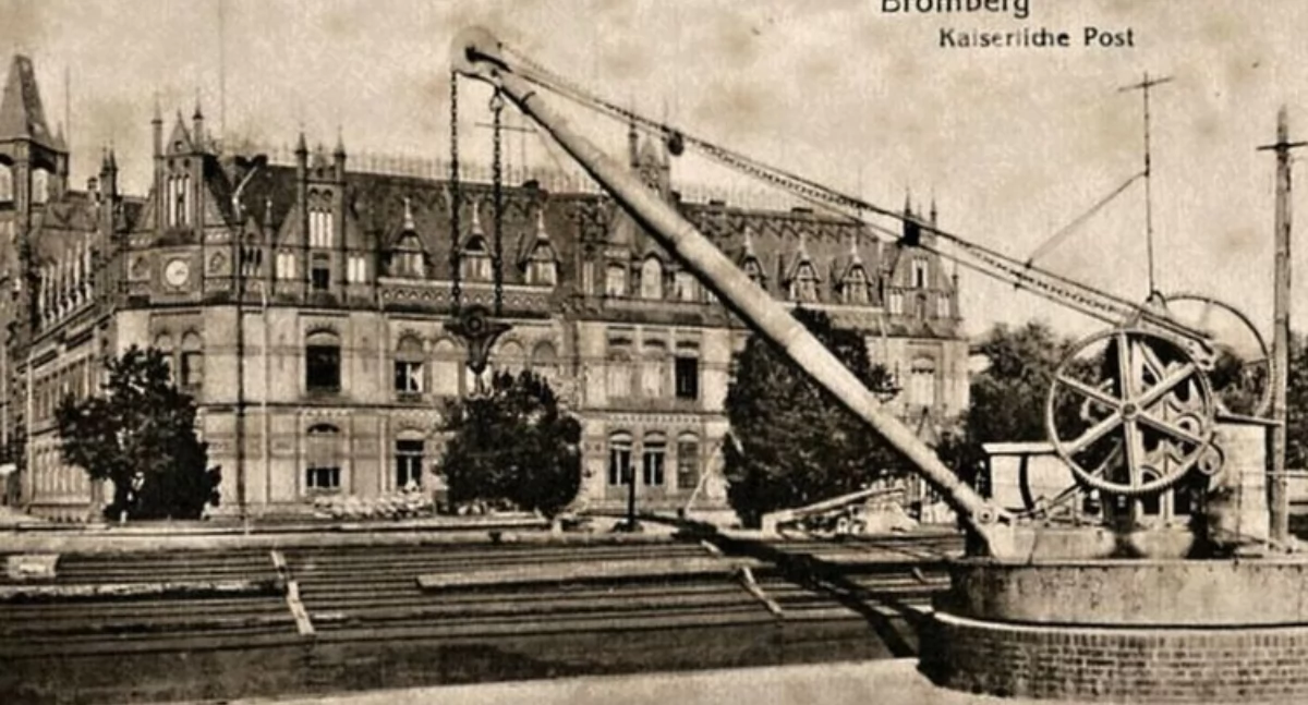 Portowy żuraw wraca na Rybi Rynek. Montaż do III kwartału