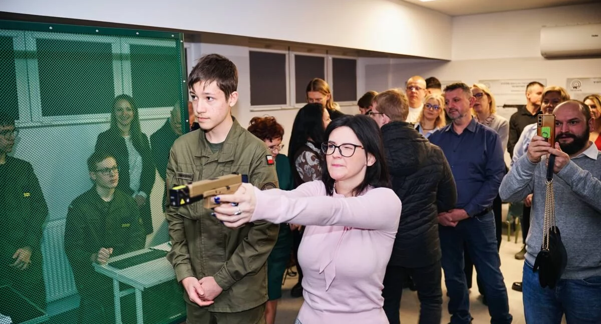 Wirtualna strzelnica w Bydgoszczy ruszyła w VIII LO