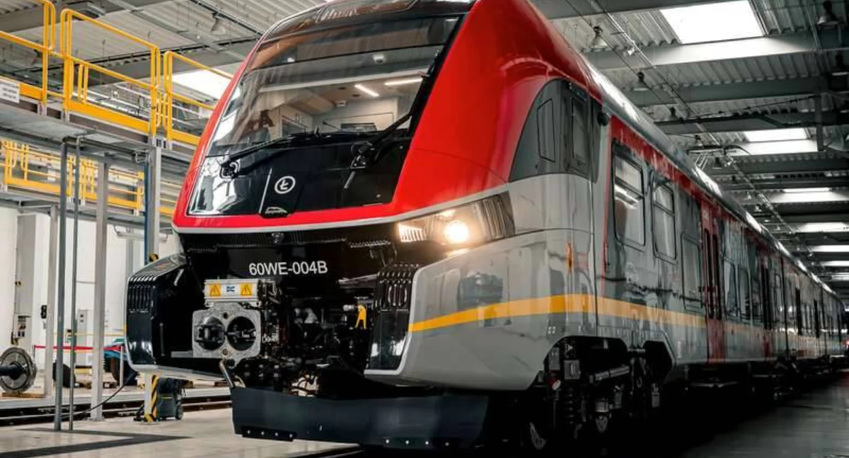 Elektryczne pociągi Pesa na torach ŁKA i w Rumunii