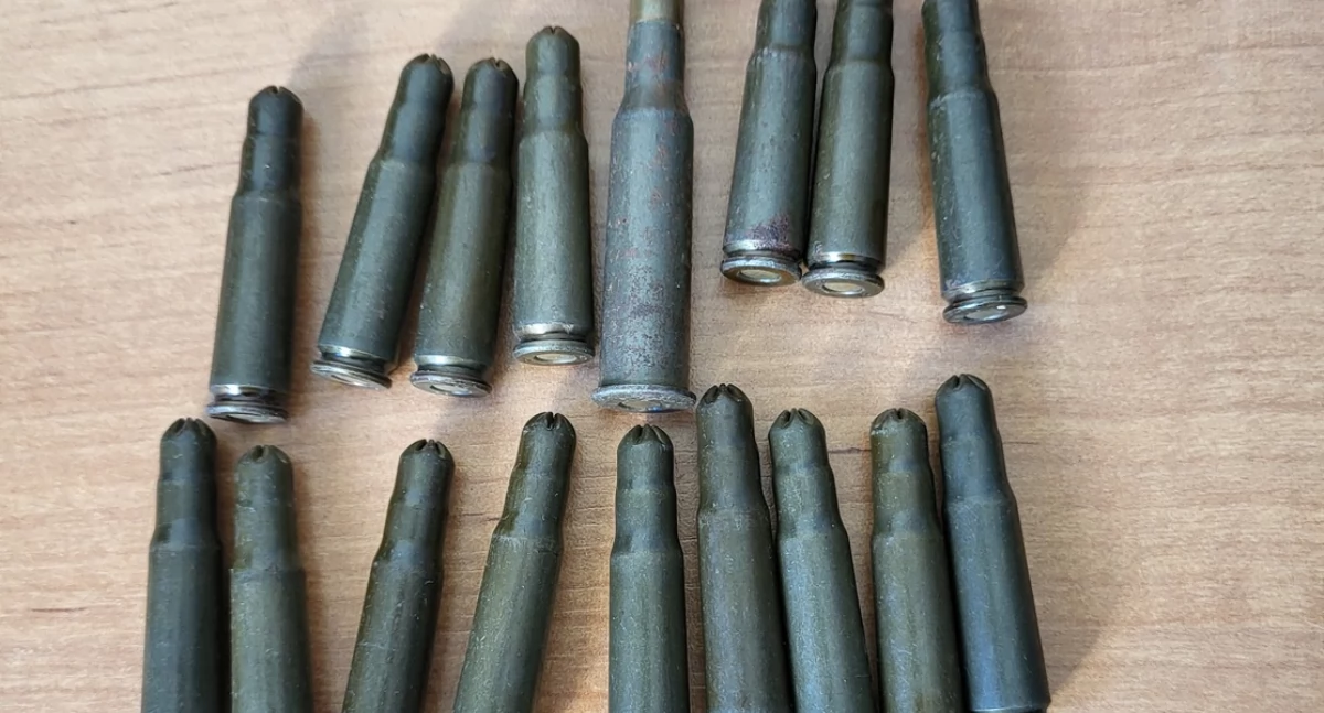 Zatrzymanie w gminie Osięciny: 46-latek, narkotyki i amunicja 7,62 mm