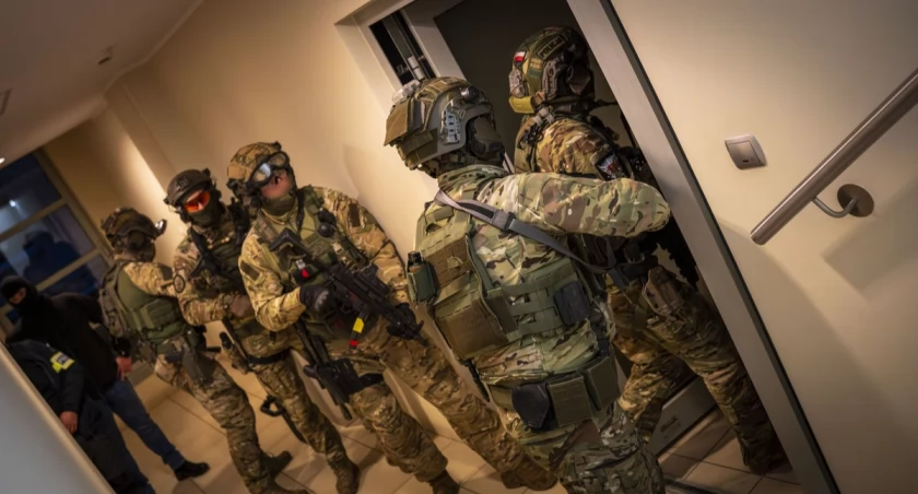 Bydgoscy kontrterroryści w akcji: 6 zatrzymanych, 5,5 kg narkotyków