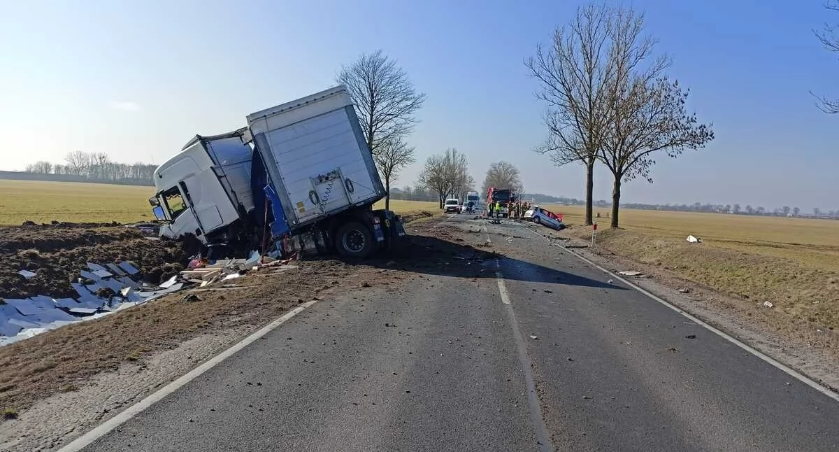 Wypadek na DK 15 w Szadłowicach. Nie żyje kierowca
