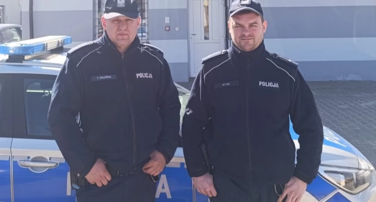 Interwencja policji Choceń. Dzielnicowi ratują 82-latkę z dymu