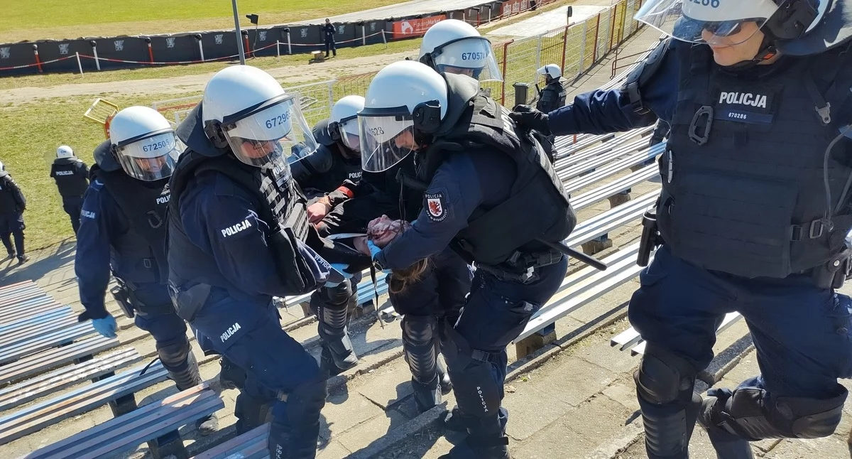Szkolenie policjantów w Bydgoszczy: 300 na stadionie