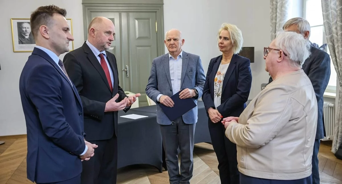 Zespół dworski w Brąchnówku przejmie województwo. 7 kwietnia