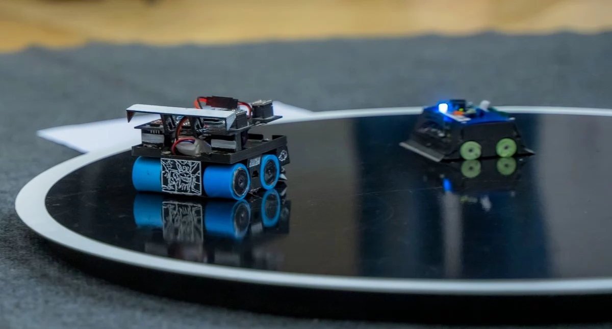 Roboty miniSUMO na PBŚ: 46 drużyn, zwycięża Grudziądz