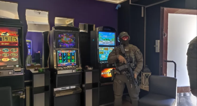 Włocławek: KAS zamyka 3 punkty hazardu, 16 automatów