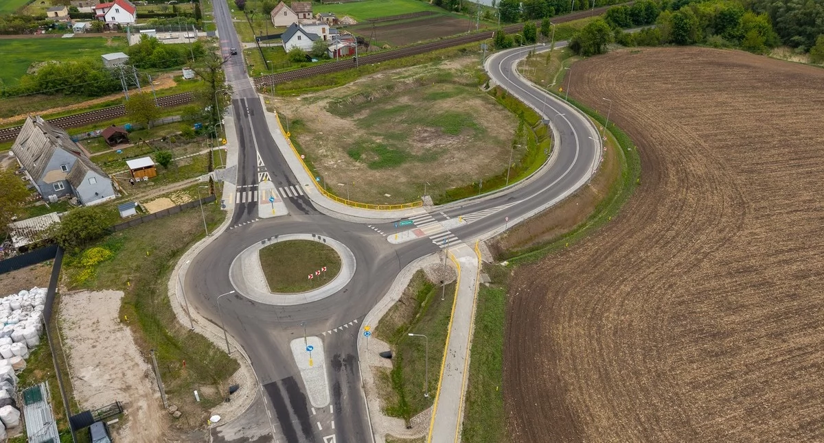 Rondo w Broniewicach już działa. Bezpieczniej na DW255