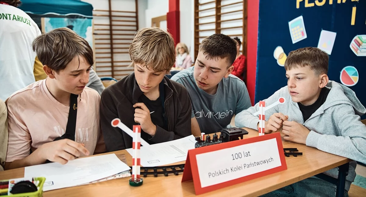Kolej na naukę na Błoniu. Festiwal w ZS nr 7: 100 lat PKP