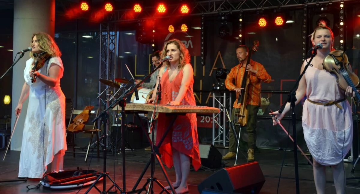 Kapela ze Wsi Warszawa na Wyspie Młyńskiej — NGO Fest Bydgoszcz