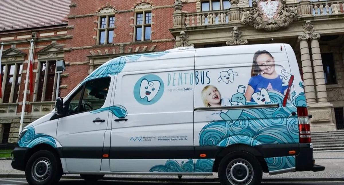 Dentobus w LPKiW 30 maja. Darmowe przeglądy dla dzieci