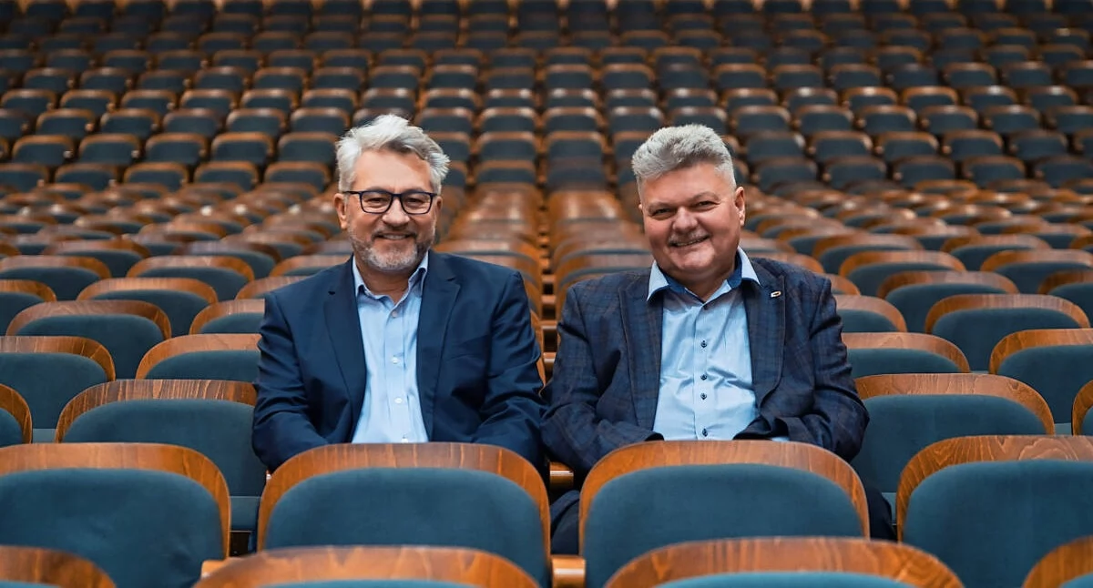 Krzesła z Filharmonii Pomorskiej w Bydgoszczy za 100 zł