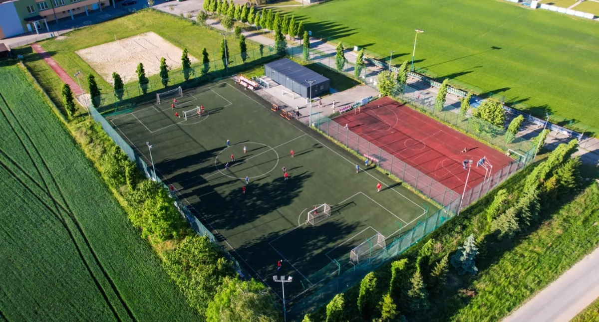 Modernizacja Orlika w Dobrczu. Koniec prac do 30 września